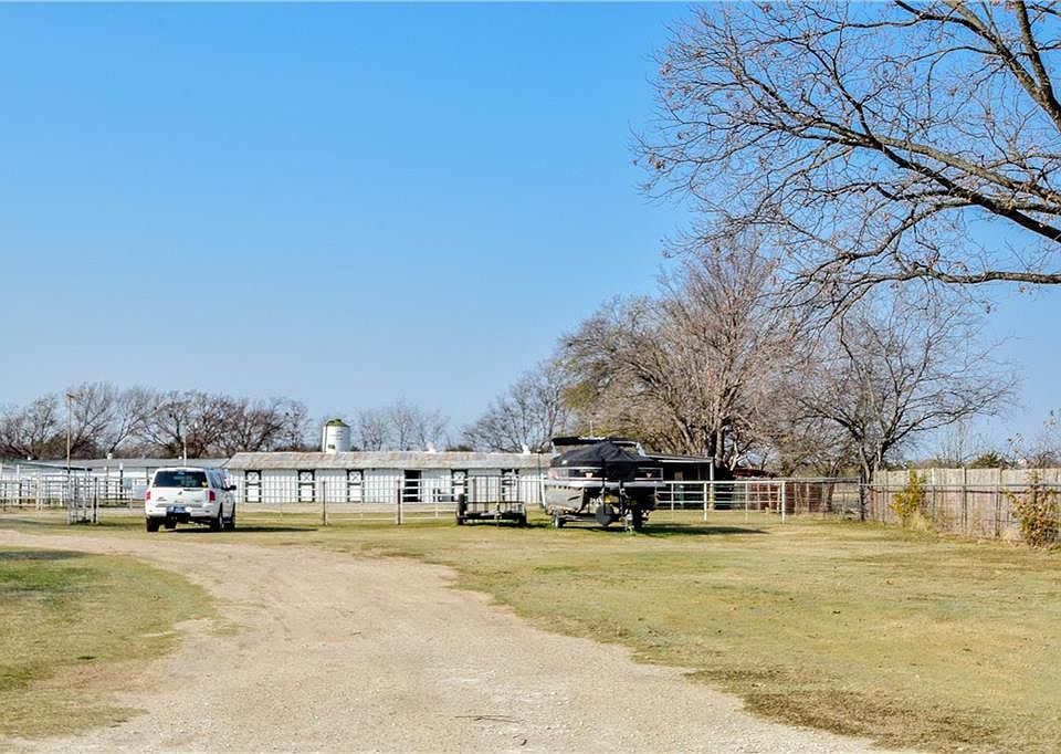 2nd image of 10732 Oak Grove Rd