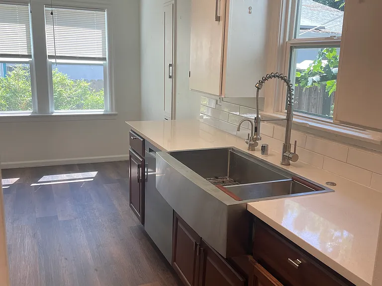 1821 Proctor Ave — Photo 2
