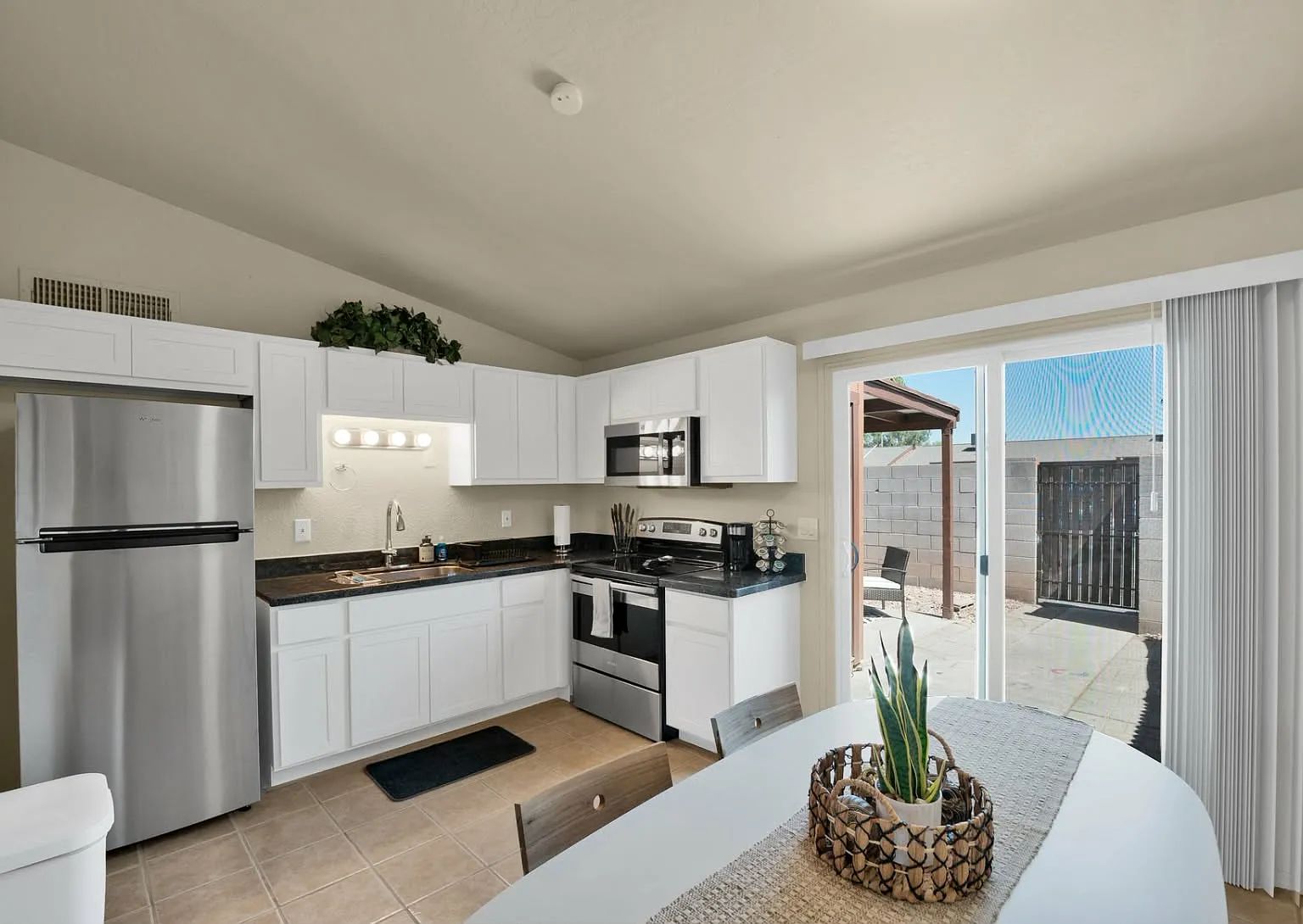 2 bed, 700 sqft, $1,500 — Photo 4