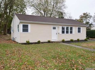 24 Tamarack St, Central Islip, NY 11722