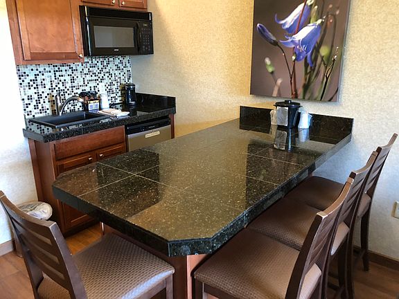 Kitchen/dinning table