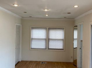 70 Peach Tree Ln, Roslyn Heights, NY 11577