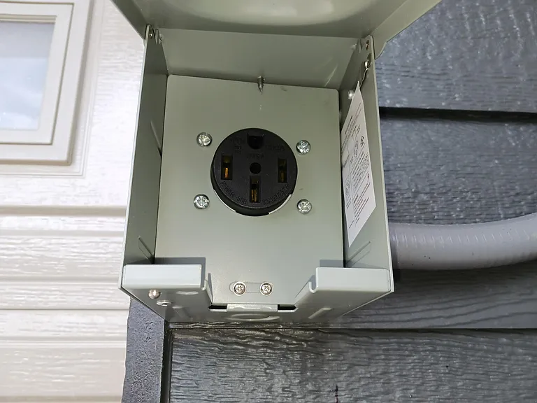 NEMA 14-50 RV/Electric outlet (50 amp)