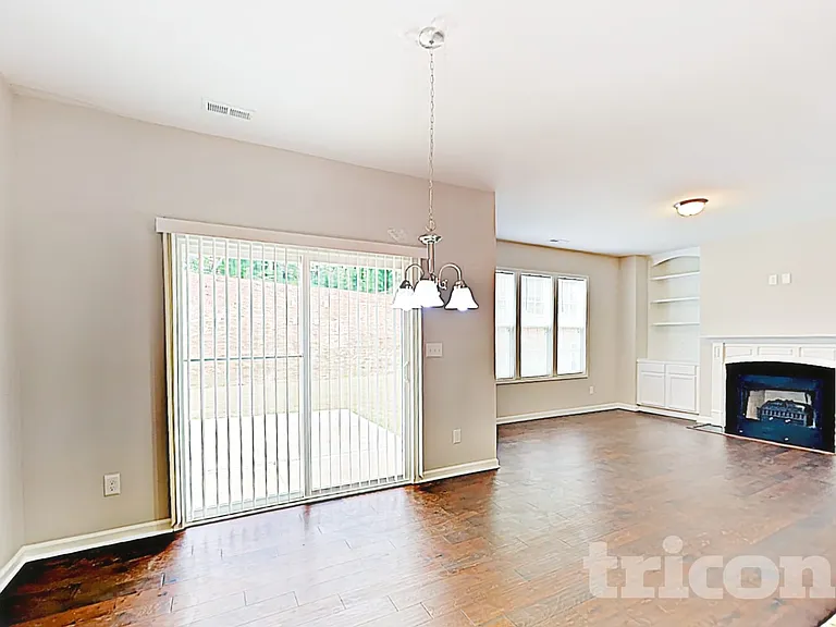 32 Balboa Pkwy — Photo 4