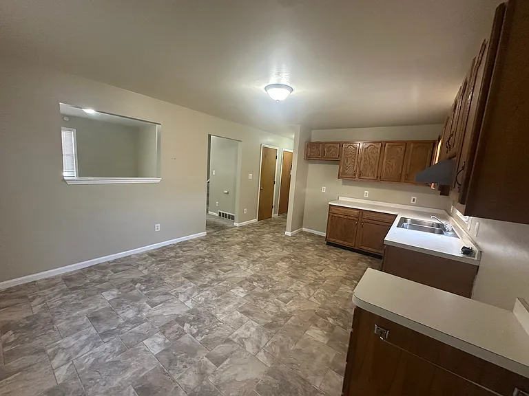 2322 Orleans Ave — Photo 2