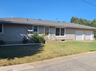 622 E Adams St, Meade, KS 67864