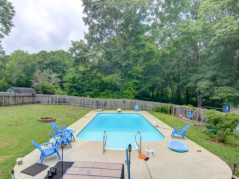 110 Hampton Way — Photo 10