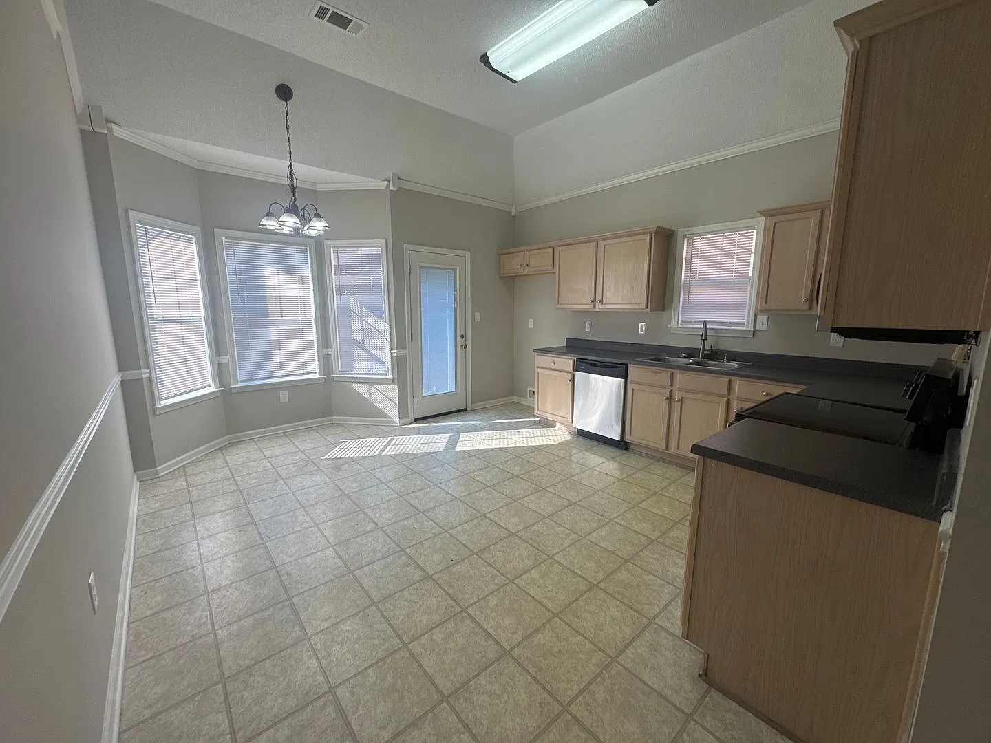 8649 Eagle View Dr — Photo 4