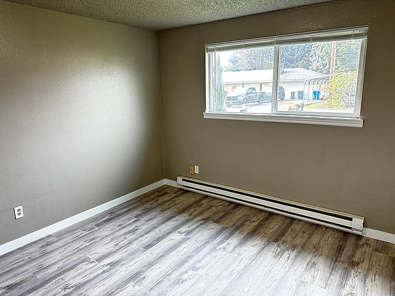 5th image of 911 8th St SE #2
