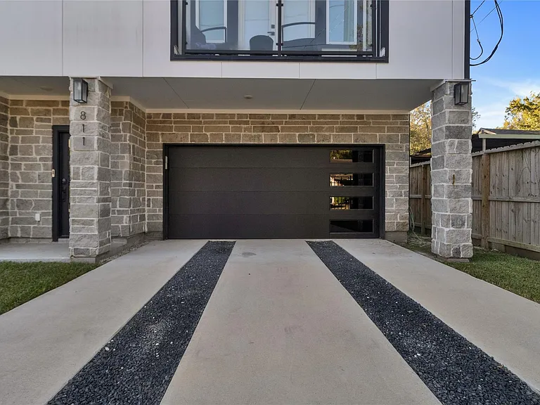 811 Paul Quinn St — Photo 3