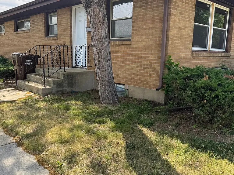 2323 Douglas St — Photo 6