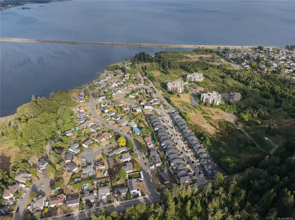 309 Seafield Rd, Colwood, BC V9C 1S6