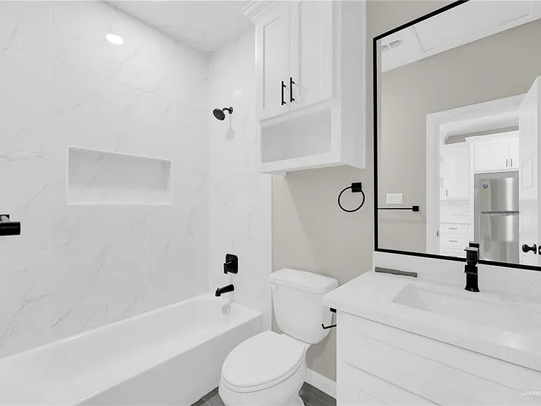 905 Crestview St #2 — Photo 10