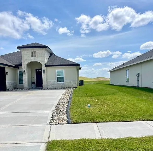 2501 S Cartier Dr — Photo 2
