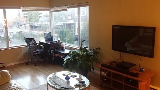 525 E Roy St — Photo 14
