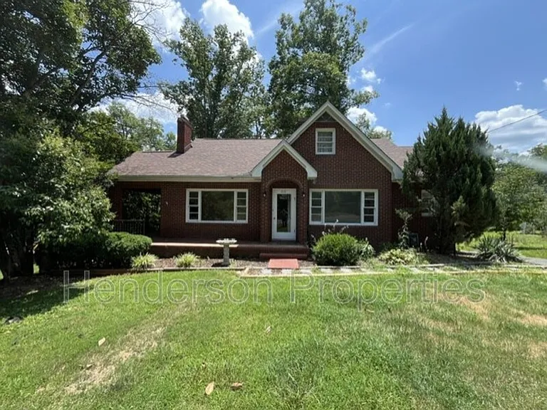 1631 Maple Ave — Photo 1