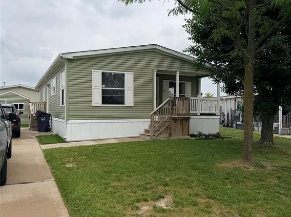 24832 Chinook Ct, Flat Rock, MI 48134