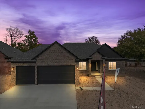 28 Cygnet Ln, Richmond, MI 48062