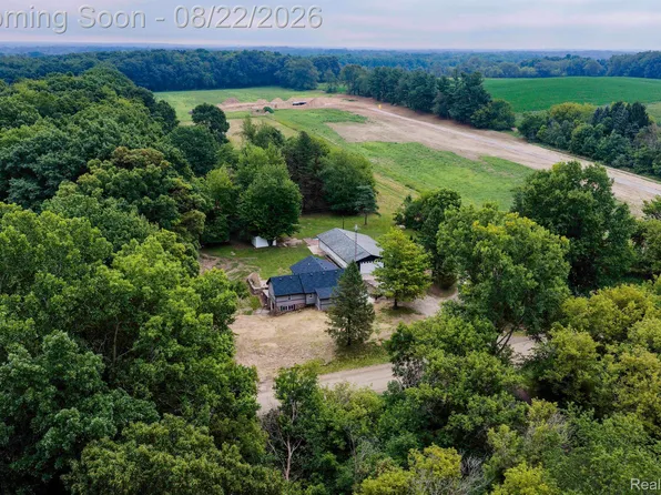 5800 Mack Rd, Howell, MI 48855