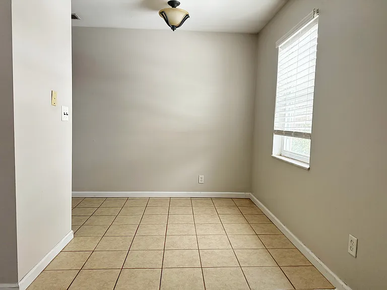 700 Village Ln #4 — Photo 6
