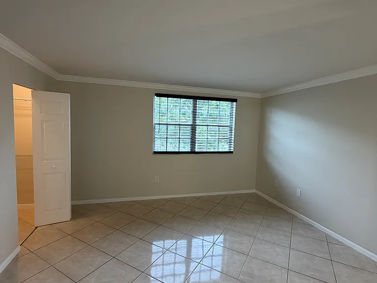 9711 Fontainebleau Blvd — Photo 6