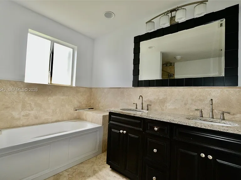 5785 SW 89th Ave — Photo 7