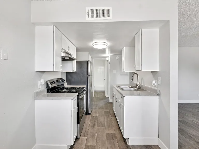 Mariposa Flats — Photo 48