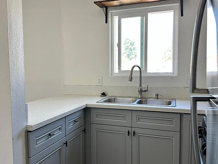 940 New Depot St #6 — Photo 6