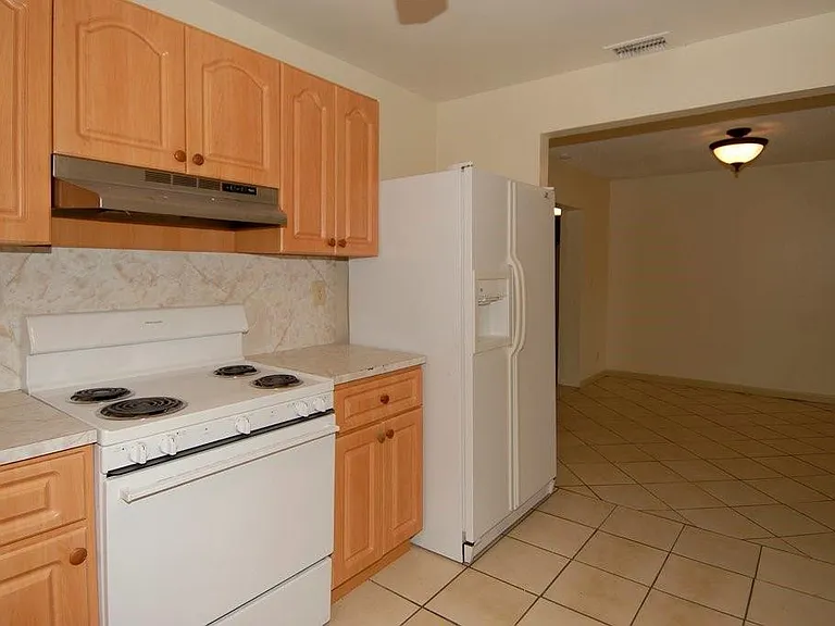 971 SW 83rd Ave — Photo 3