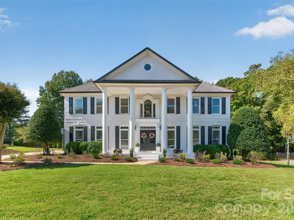 8634 Woodmere Crossing Ln, Charlotte, NC 28226