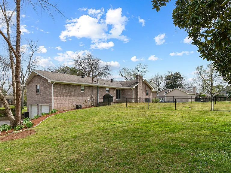 513 Meadowlark Ln — Photo 32