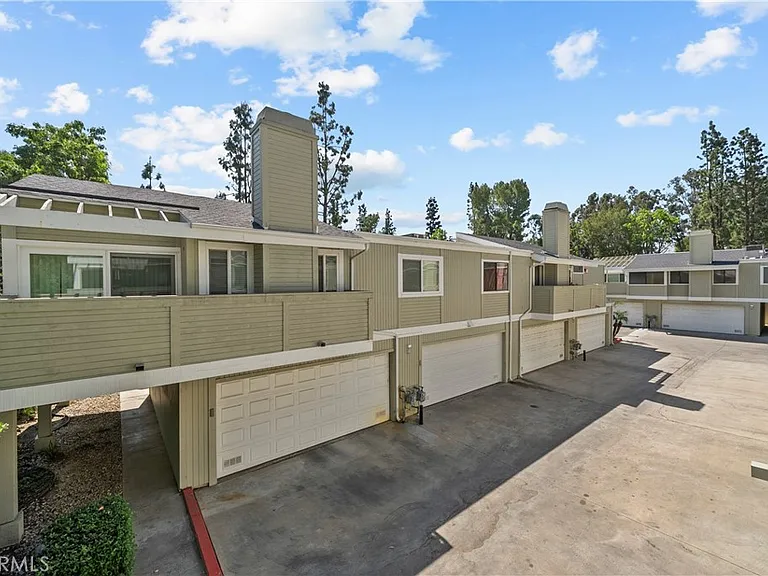 22117 Burbank Blvd #5 — Photo 21