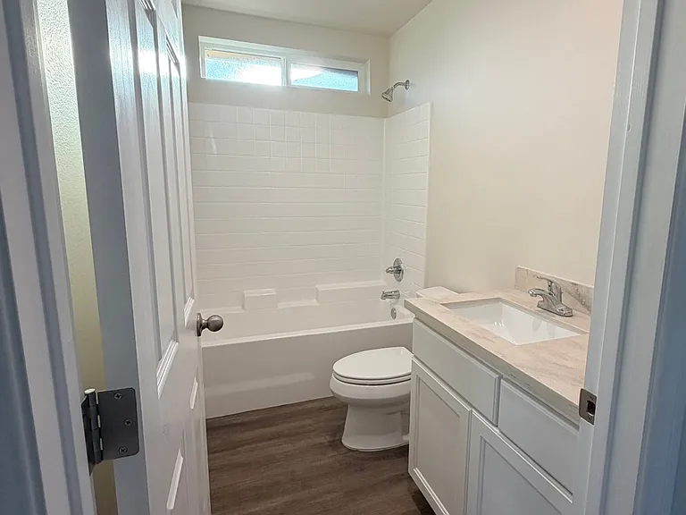 Bathroom 2
Note: Mirror, shower curtain rod, TP holder, towel bars and cabinet knobs installation in work.