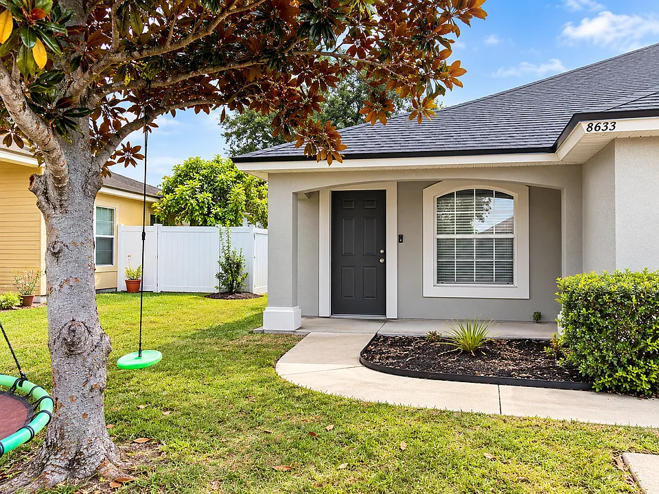 8633 Julia Marie Cir
