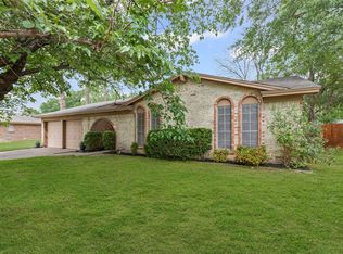 820 Warwick St, Bedford, TX 76022