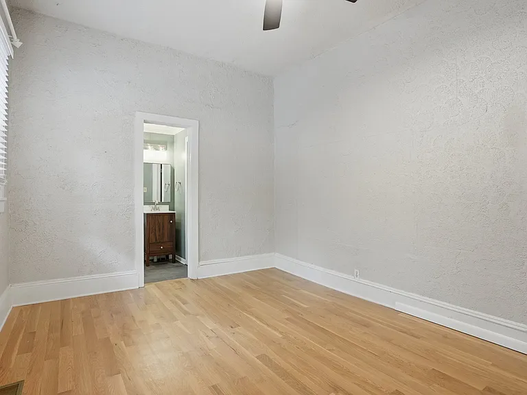 615 Linwood Ave NE #4 — Photo 22