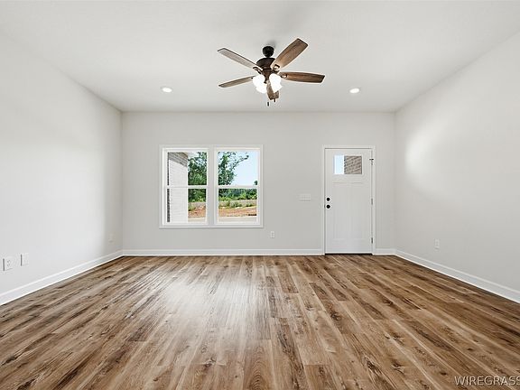 3rd image of 319 Thornbird Loop