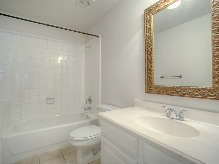 4909 Clove Ct — Photo 8