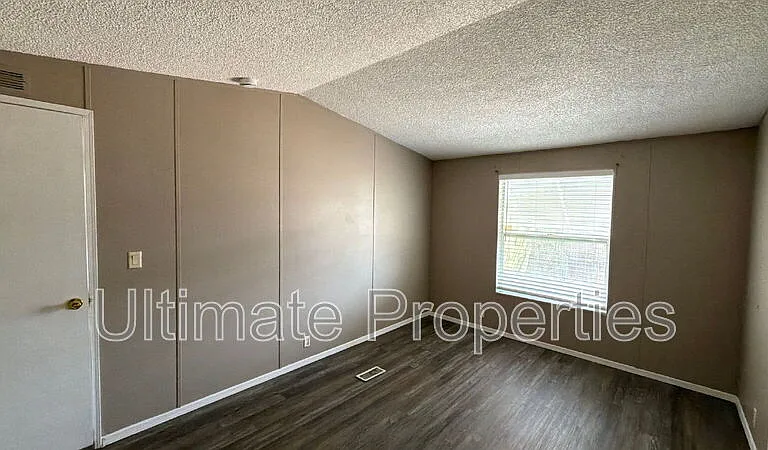 2067 E Charleston Ave — Photo 6