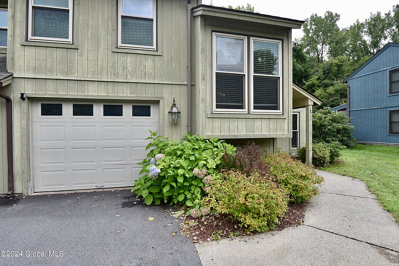3rd image of 35 Thimbleberry Road