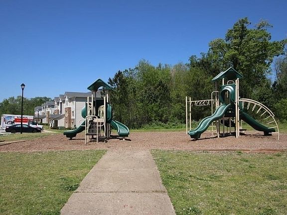 2nd image of 3101 Waldrop Pl