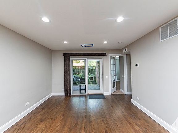 4th image of 2036 N Larrabee St APT 8103