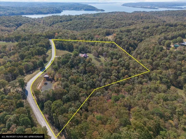 301 Hills Hollow Dr, Waverly, TN 37185