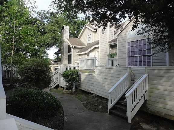 3rd image of 111 Dunbar Estates Dr APT 203