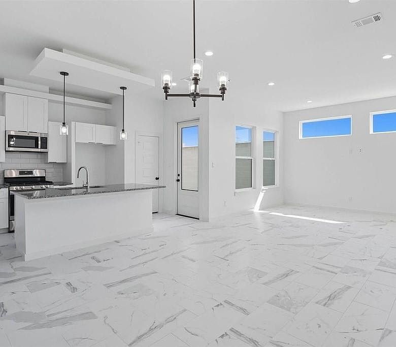 1st image of 2909 El Fenice Ln