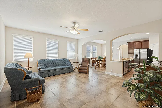 3 bed, 2.0 bath, 1535 sqft, $2,100 — Photo 2