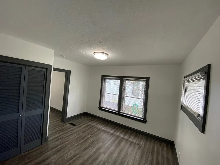 293 N Burgess Ave — Photo 3