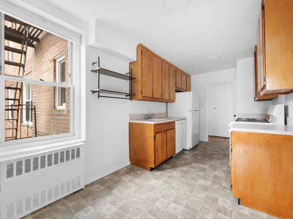 23-20 Bell Boulevard image 9 of 18