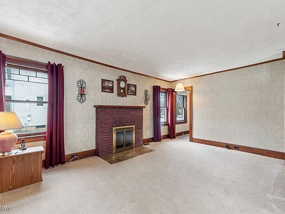 4th image of 315 Prospect St