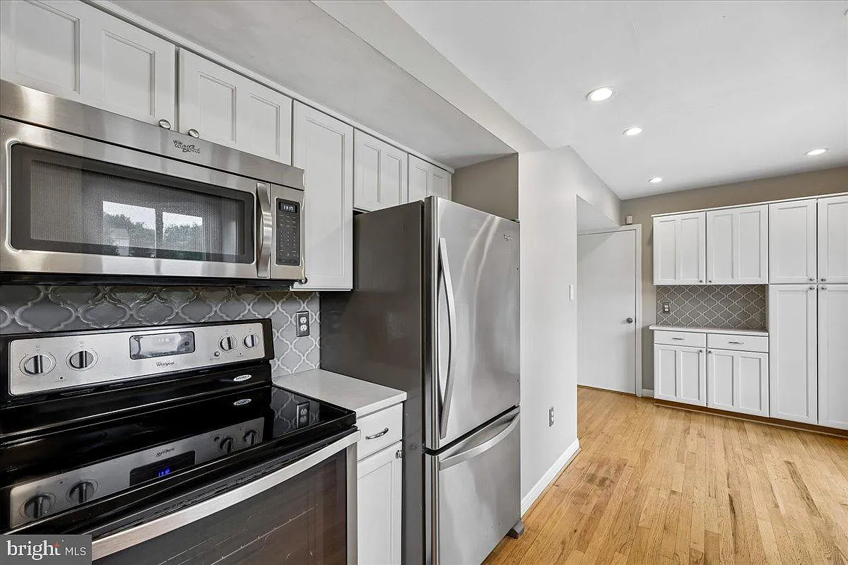 3 bed, 2.5 bath, 1547 sqft, $3,300 — Photo 4